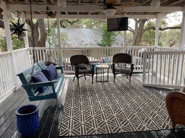 Watch TV on your patio or read a book. Gate can e closed if you have young children or pets.